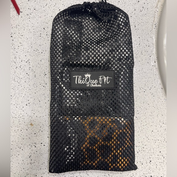 Light,medium and heavy resistance bands - Picture 3 of 4